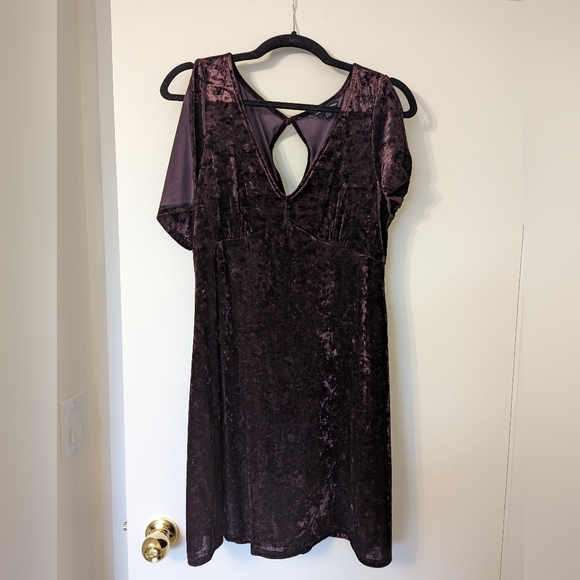 AE Crushed Velvet Flutter Sleeve Dress, size L, 90s-style empire waist - Picture 3 of 3